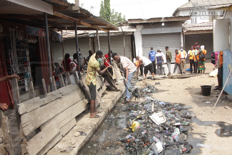 Photos: Kwame Nkrumah Interchange traders fall foul of Operation Clean Your Frontage rules