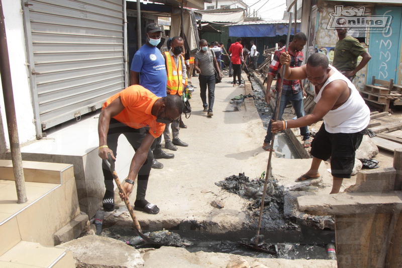 Photos: Kwame Nkrumah Interchange traders fall foul of Operation Clean Your Frontage rules