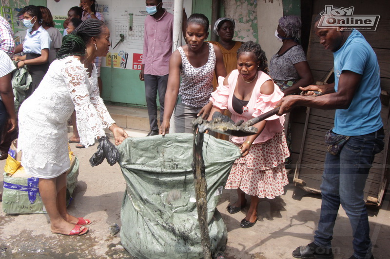 Photos: Kwame Nkrumah Interchange traders fall foul of Operation Clean Your Frontage rules