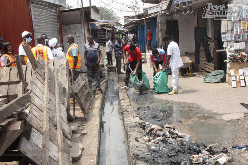 Photos: Kwame Nkrumah Interchange traders fall foul of Operation Clean Your Frontage rules
