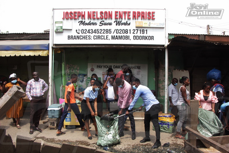 Photos: Kwame Nkrumah Interchange traders fall foul of Operation Clean Your Frontage rules