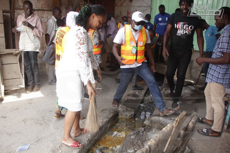 Photos: Kwame Nkrumah Interchange traders fall foul of Operation Clean Your Frontage rules