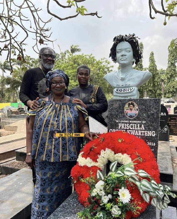 Ebony’s family visits her grave on 4th anniversary of her death