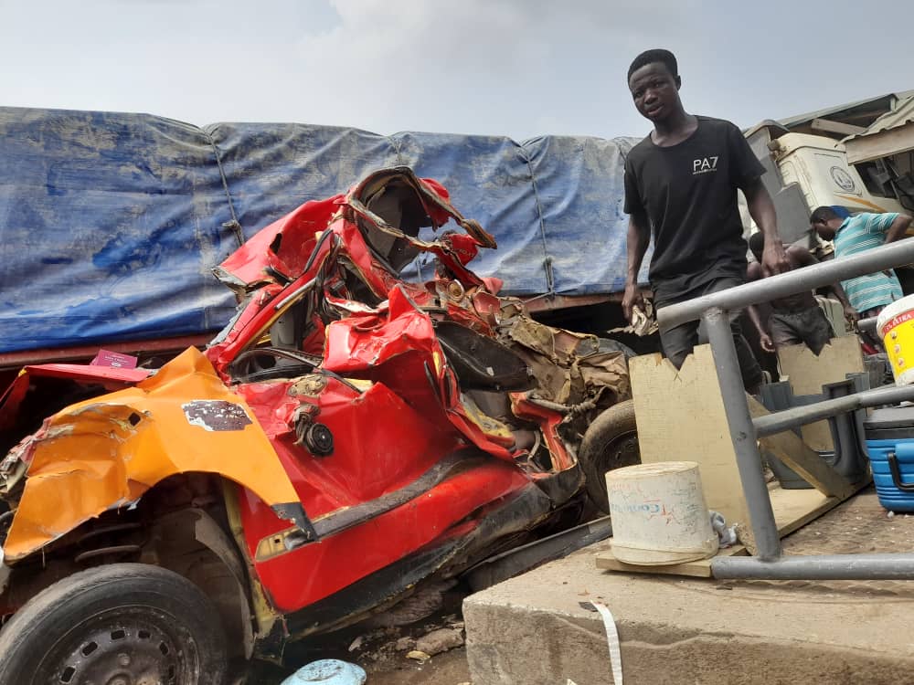5 dead, 12 injured in Nsawam road accident 5 dead, 12 injured in Nsawam road accident
