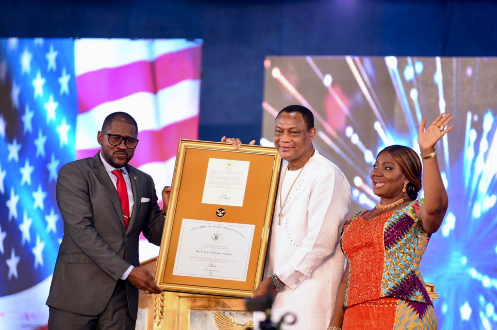 Rev. Sam Korankye Ankrah receives Global US Award