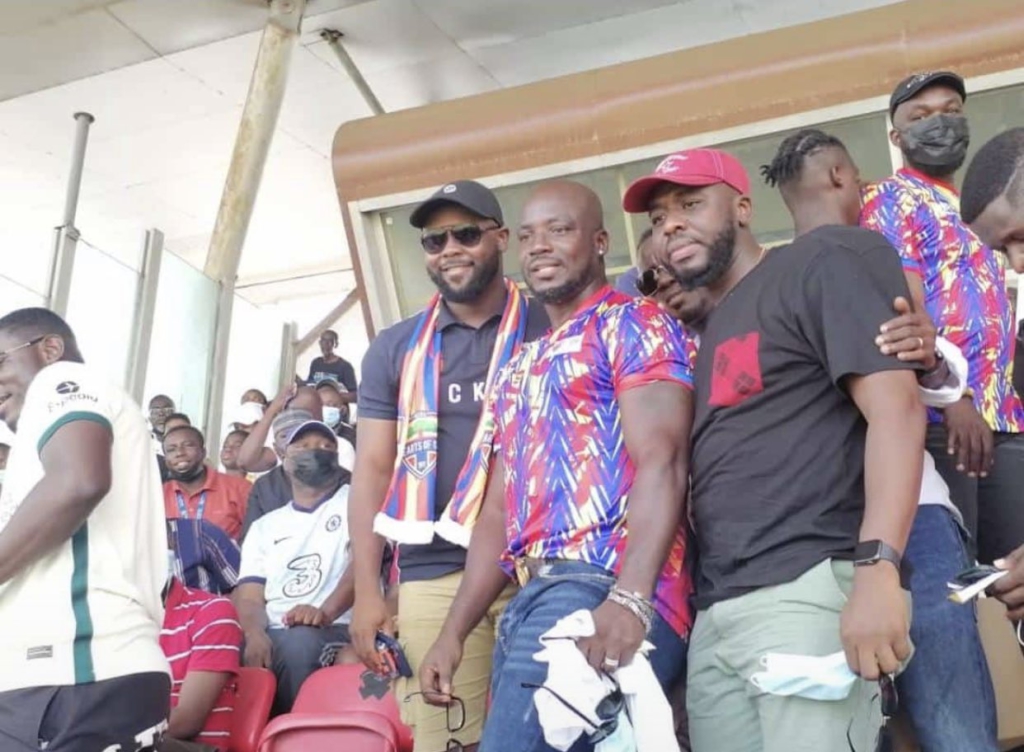 Stephen Appiah spotted in a Muntari Hearts jersey during Super Clash