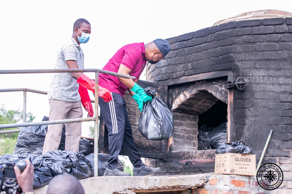 North Tongu MP and Volta Regional Chapter of Old Vandals Association embark on clean-up exercise at Battor Catholic Hospital