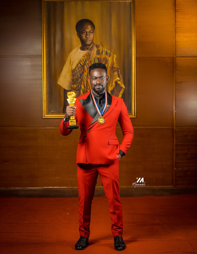 Kobby Kyei bags Youth Blogger Of The Year at Youth Excellence Awards Africa