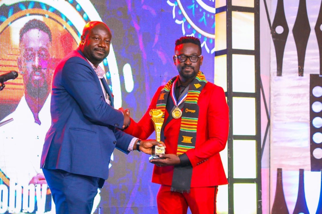 Kobby Kyei bags Youth Blogger Of The Year at Youth Excellence Awards Africa