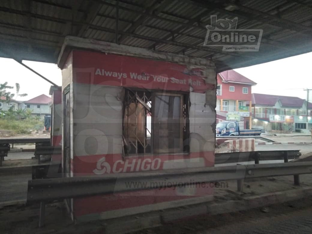 Abandoned tollbooth on Pokuase-Nsawam road becoming crash-site for careless drivers