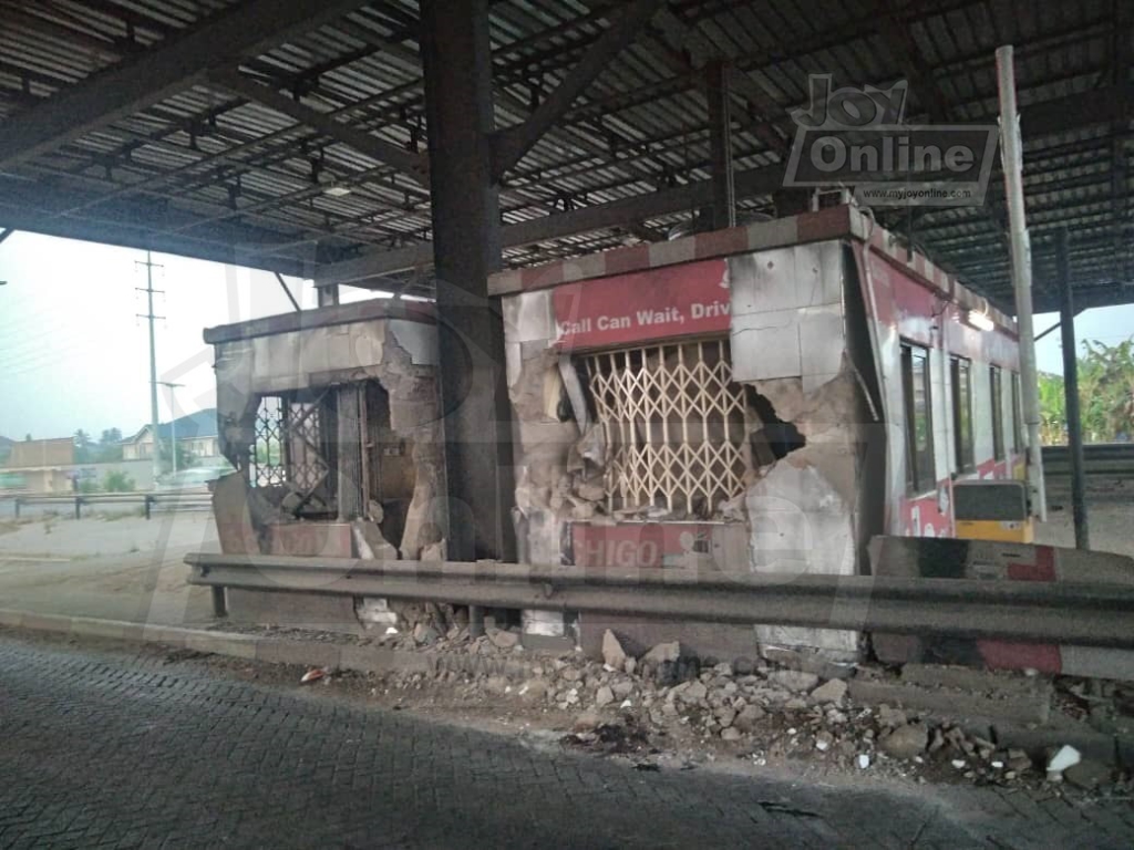 Abandoned tollbooth on Pokuase-Nsawam road becoming crash-site for careless drivers