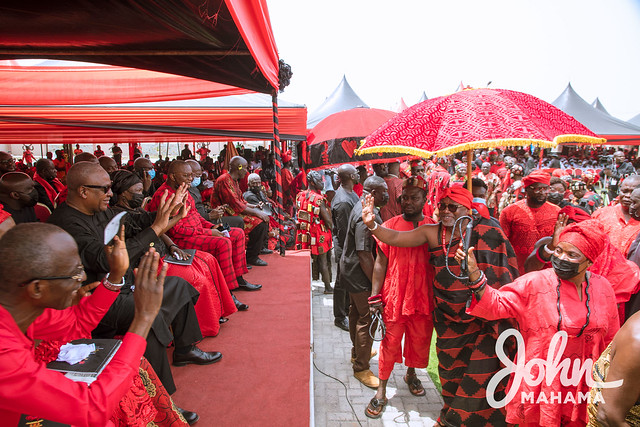 Mahama pays last respect to late La Mantsɛ, Nii Kpobi Tettey Tsuru