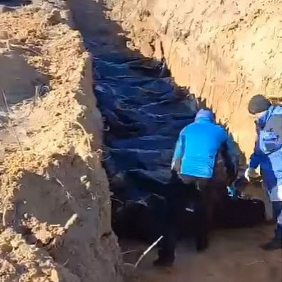 Mass graves in Ukraine: Battered cities are digging makeshift burial sites Mass graves in Ukraine: Battered cities are digging makeshift burial sites