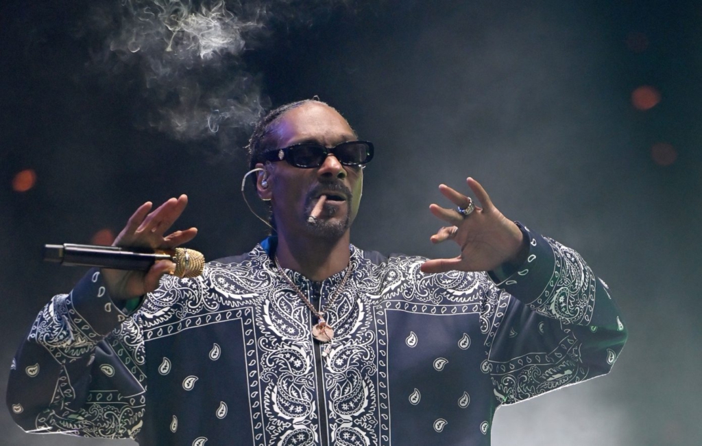 Snoop Dogg could be facing a potential lawsuit from Uber Eats driver