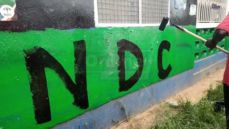 NPP members in Fomena change party colours to that of NDC in protest against leadership NPP members in Fomena change party colours to that of NDC in protest against leadership