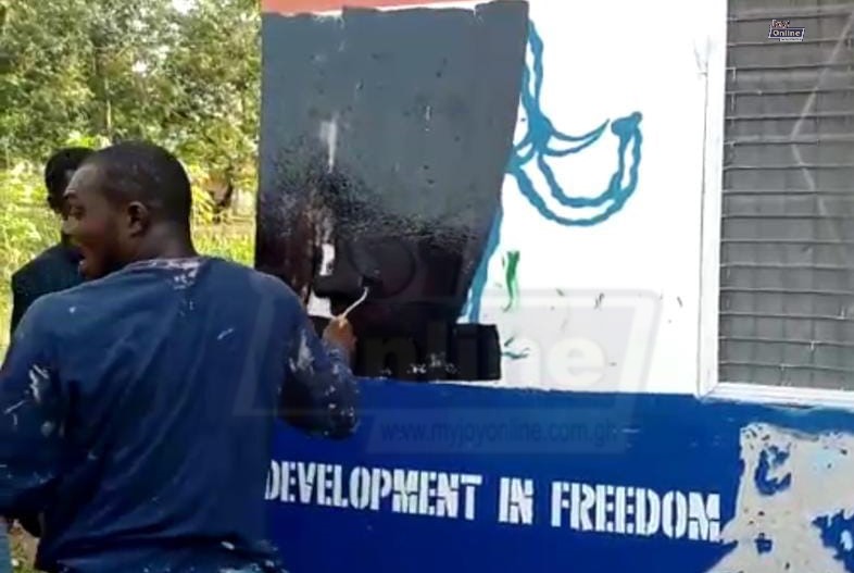 NPP members in Fomena change party colours to that of NDC in protest against leadership NPP members in Fomena change party colours to that of NDC in protest against leadership