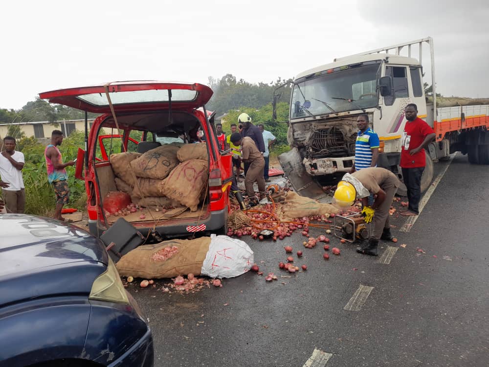 Driver’s mate dead, others in critical condition in accident on Cape Coast- Accra highway Driver’s mate dead, others in critical condition in accident on Cape Coast- Accra highway