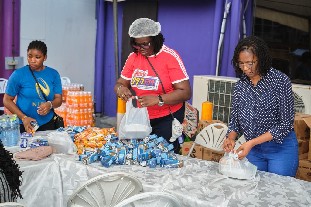 Easter Soup Kitchen: Kayaye, labourers at Mallam-Atta market enjoy hot meal prepared by Multimedia Group staff