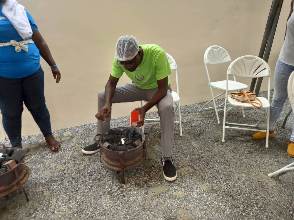 Easter Soup Kitchen: Kayaye, labourers at Mallam-Atta market enjoy hot meal prepared by Multimedia Group staff