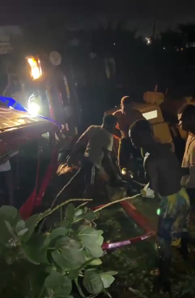 14 injured after tipper truck run into 'trotro' on Aflao road