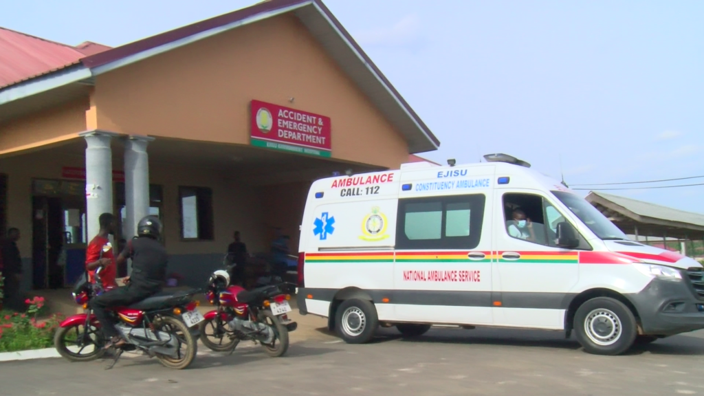 2 die in road accident at Fumesua in Kumasi, family blames doctor's delay