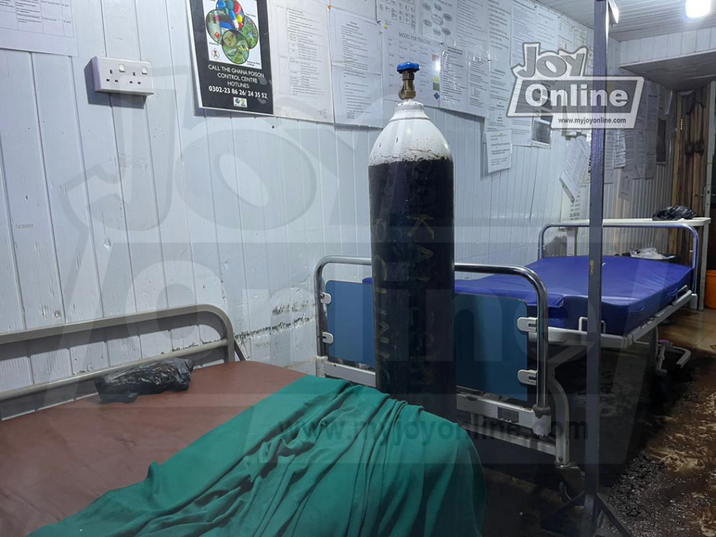 Accra floods: Rains break school wall at Ahtoo Montessori; creates gullies on street Accra floods: Rains break school wall at Ahtoo Montessori; creates gullies on street