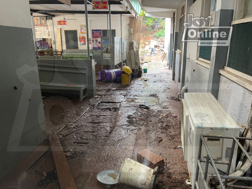 Accra floods: Rains break school wall at Ahtoo Montessori; creates gullies on street
