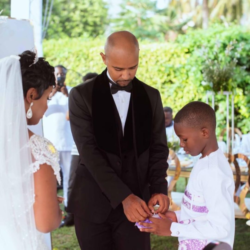 Check out Amanda Clinton's white wedding Check out Amanda Clinton's white wedding