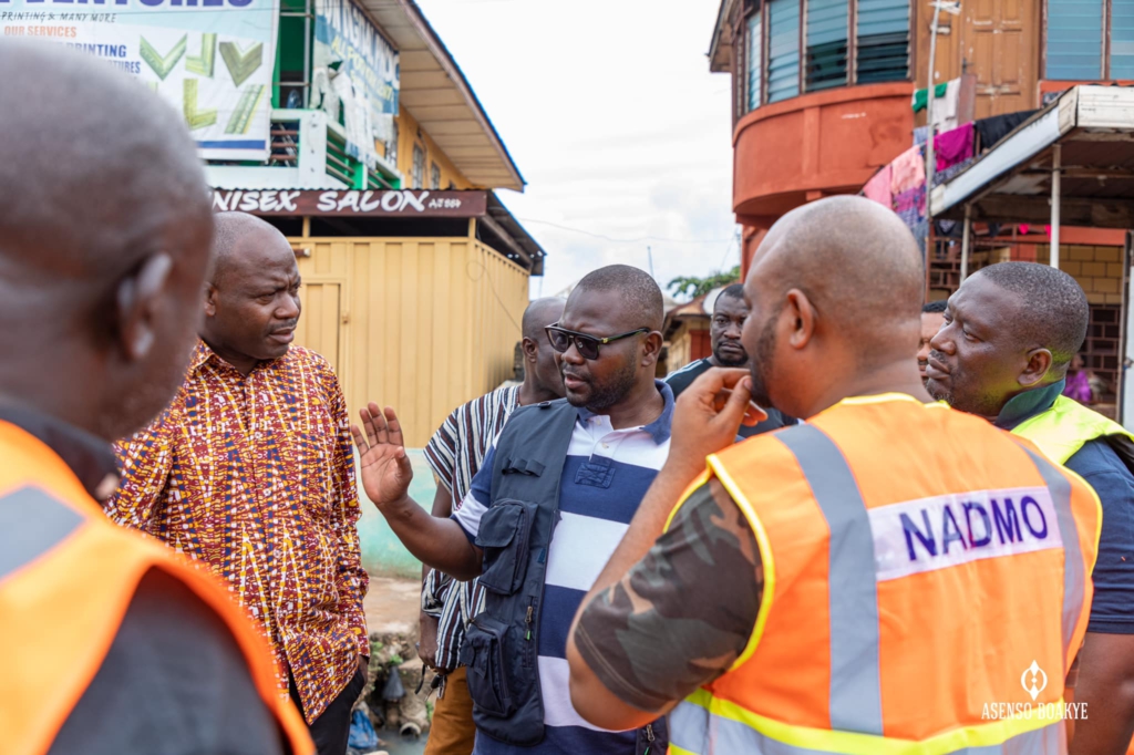 Housing Minister tours flooded areas in Accra