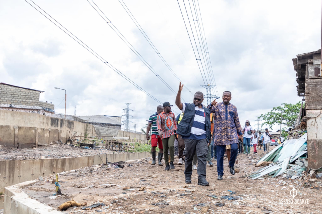 Housing Minister tours flooded areas in Accra