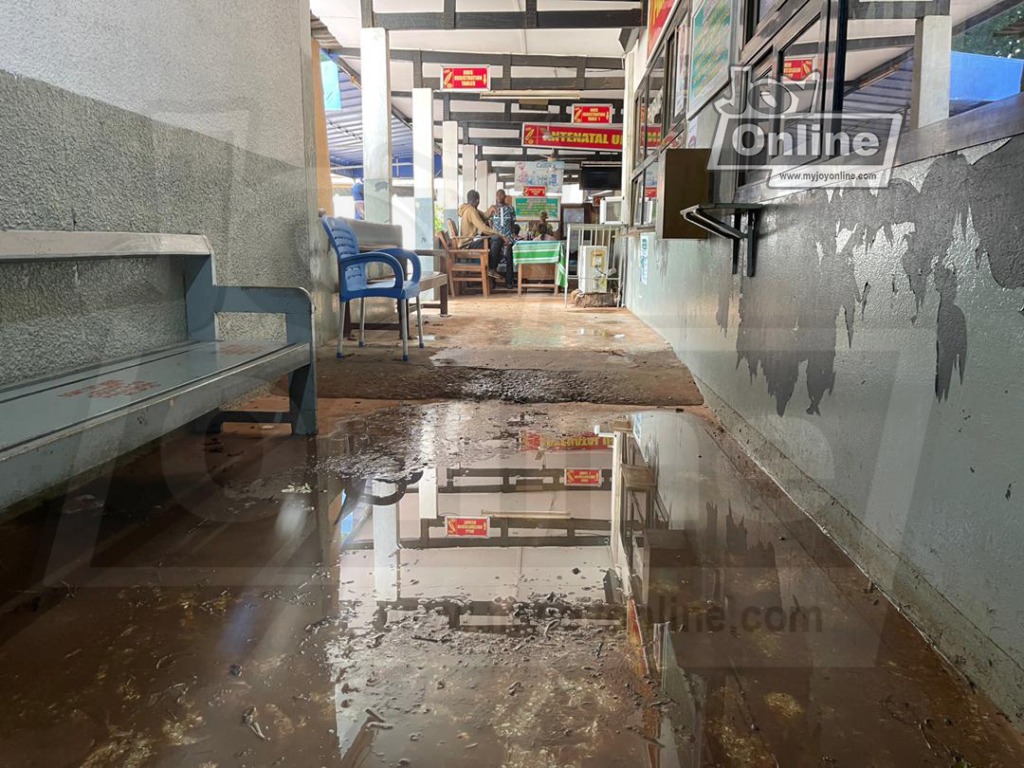 Accra floods: Rains break school wall at Ahtoo Montessori; creates gullies on street