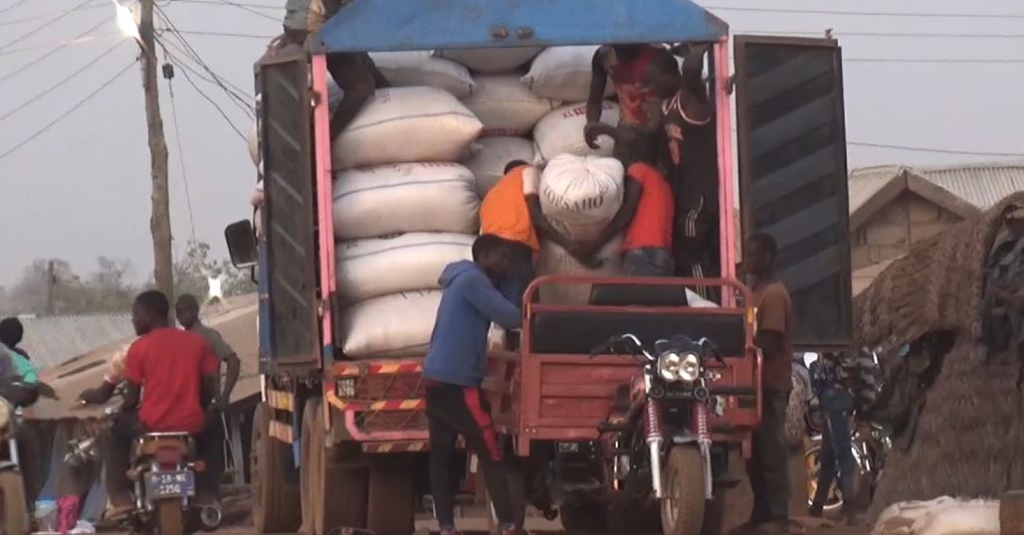JoyNews exposé: Truck drivers, farmers allegedly bribing immigration and customs to illegally export soya to neighbouring countries
