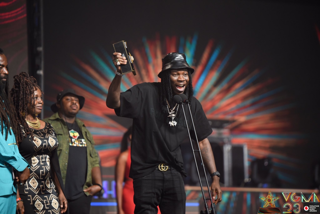 VGMA23: Stonebwoy takes home 6th Reggae/Dancehall Artiste of the Year award on return