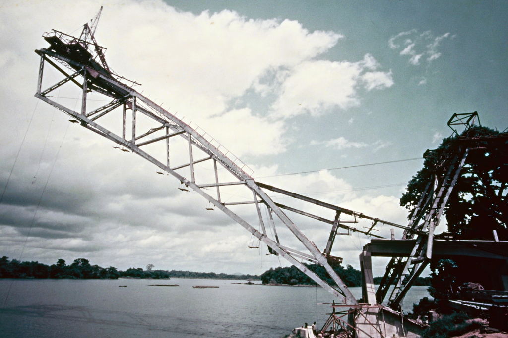 Rare photos of Adomi Bridge during construction