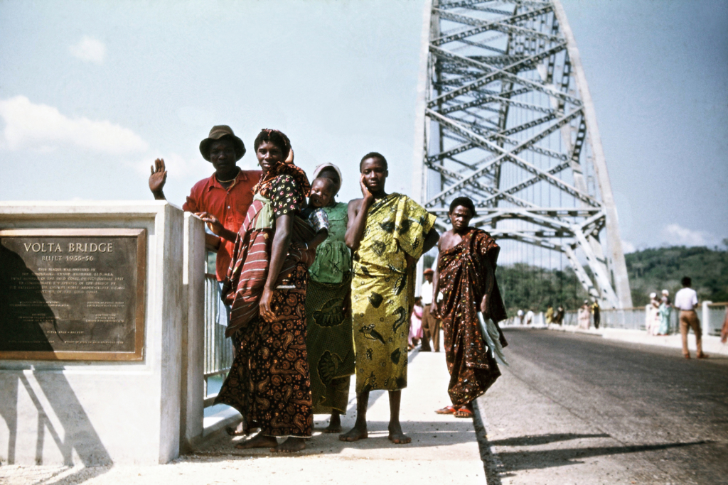 Rare photos of Adomi Bridge during construction