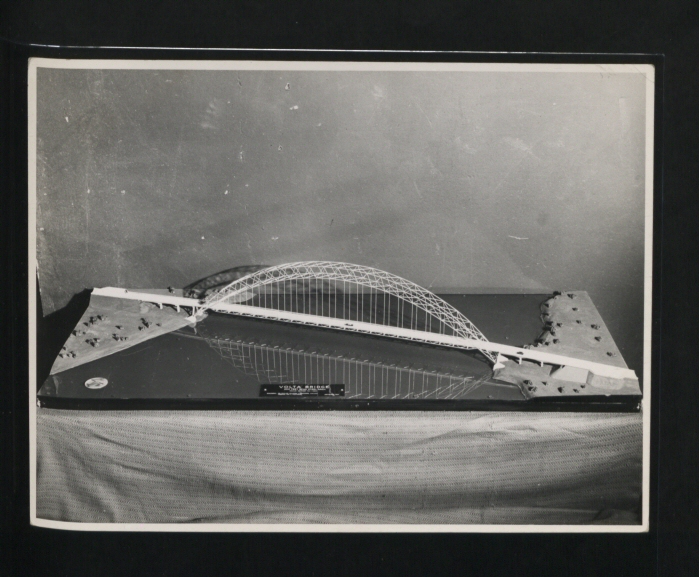 Rare photos of Adomi Bridge during construction