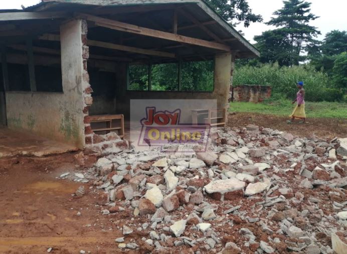Pupils of Amanin M/A Primary School escape collapse of school building by a hair's breadth Pupils of Amanin M/A Primary School escape collapse of school building by a hair's breadth