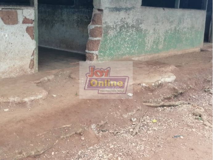 Pupils of Amanin M/A Primary School escape collapse of school building by a hair's breadth Pupils of Amanin M/A Primary School escape collapse of school building by a hair's breadth