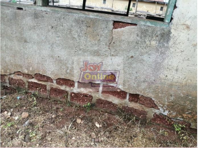 Pupils of Amanin M/A Primary School escape collapse of school building by a hair's breadth Pupils of Amanin M/A Primary School escape collapse of school building by a hair's breadth
