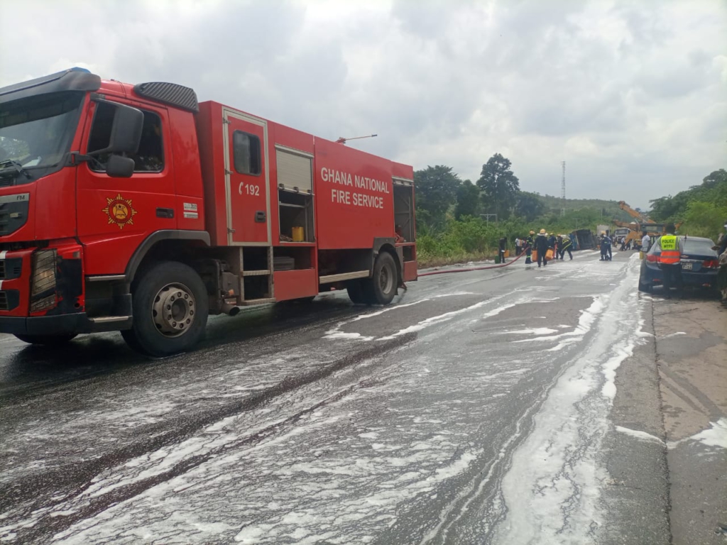 Abafour, Nkwaakwaa residents siphon fuel from overturned Burkinabe tanker
