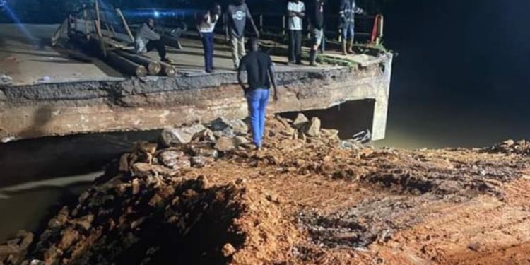 Repair works ongoing on collapsed Twifo Praso bridge Repair works ongoing on collapsed Twifo Praso bridge