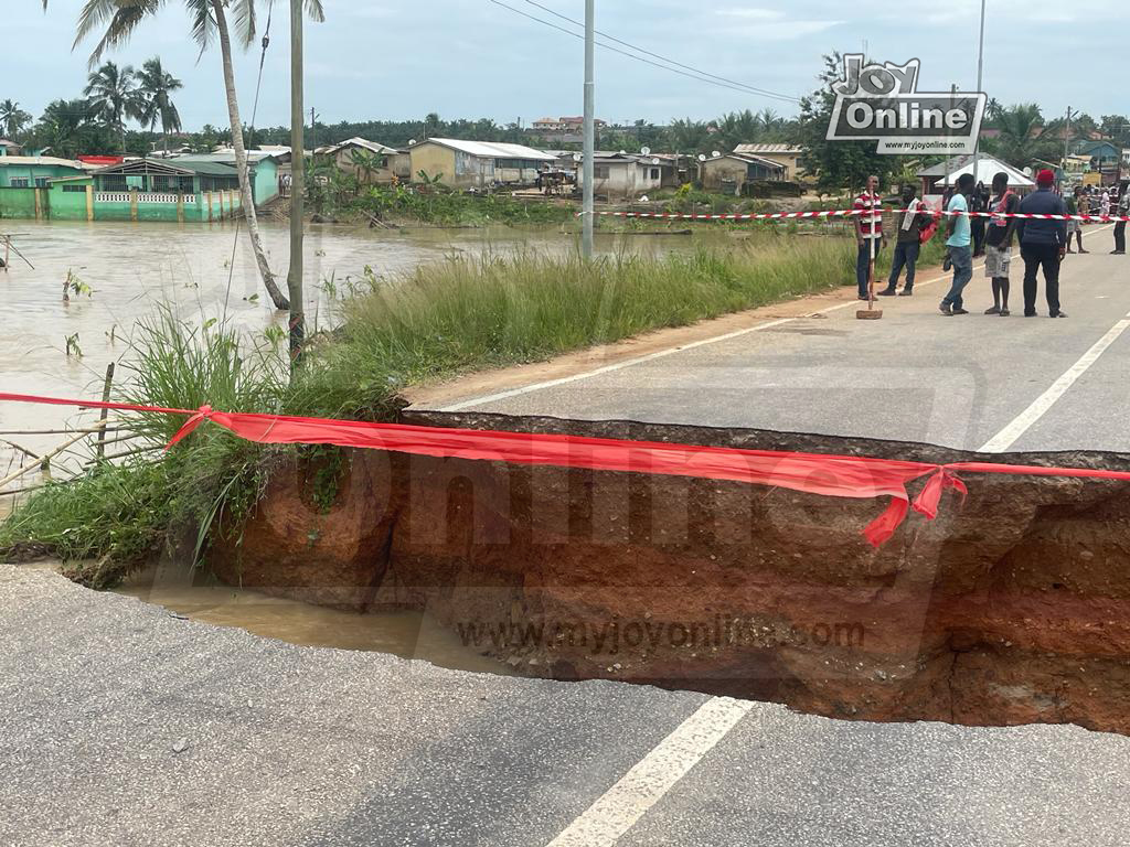 Repair works ongoing on collapsed Twifo Praso bridge Repair works ongoing on collapsed Twifo Praso bridge