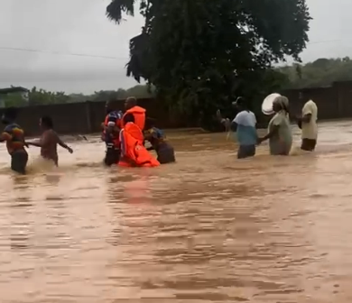Thousands stranded as flood waters block Takoradi-Agona-Tarkwa highway