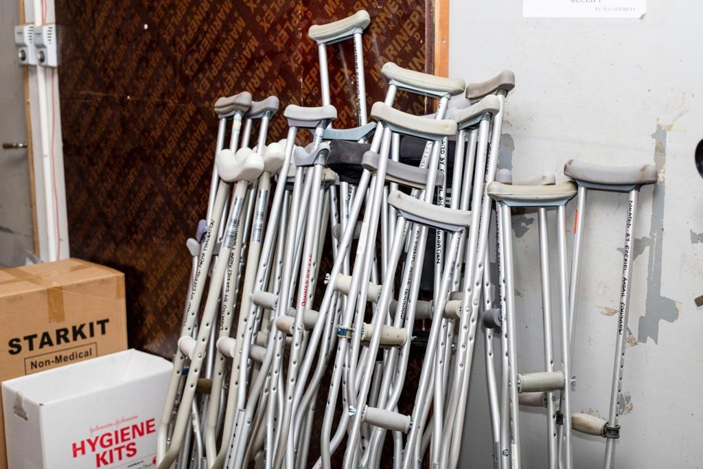 NFL star Ezekiel Ansah donates to 14 health centres in Akropong