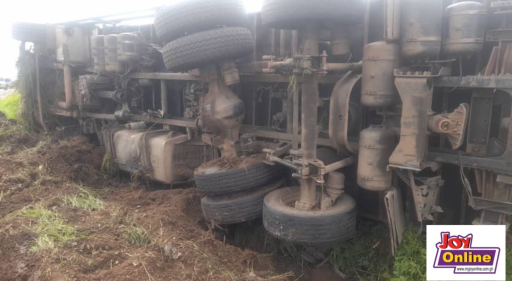 Truck falls on its side as a result of accident on Accra-Tema bound motorway Truck falls on its side as a result of accident on Accra-Tema bound motorway