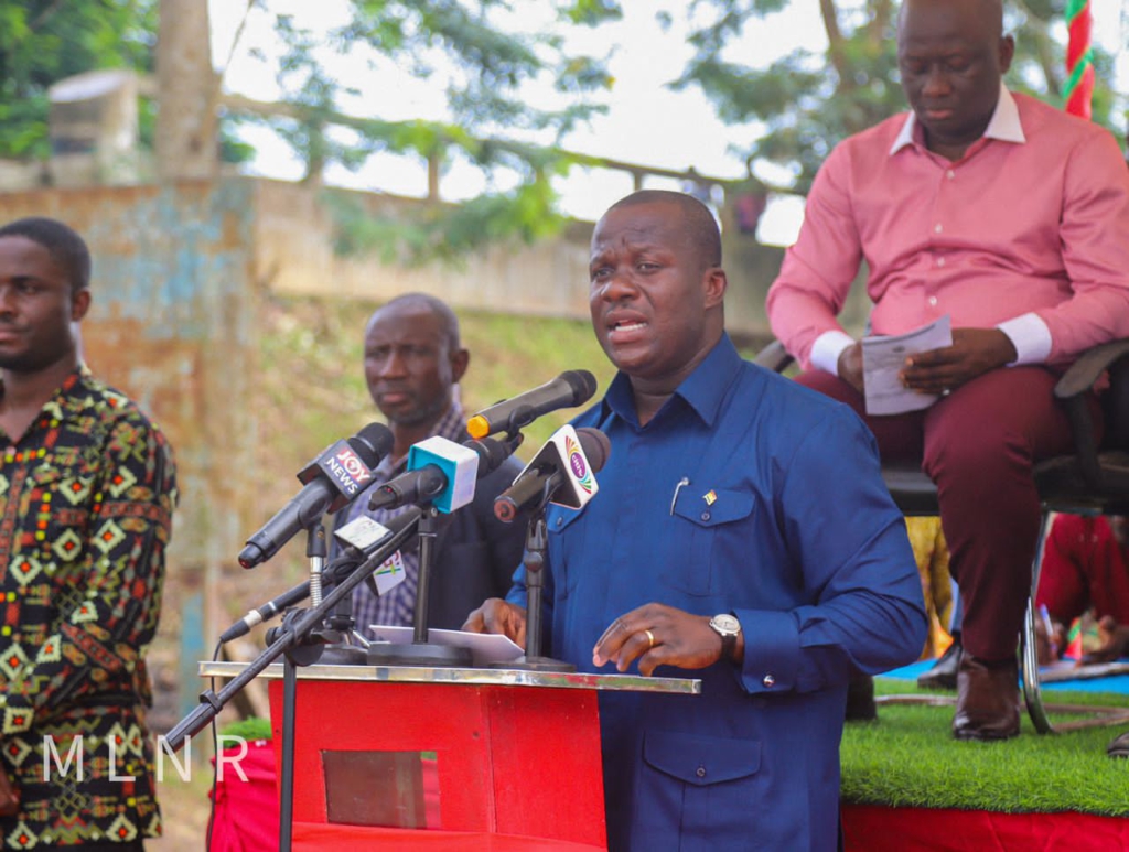 Lands Minister commissions 5 speed boats to fight 'galamsey'