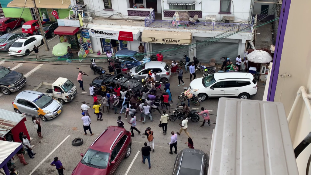 Video: Shatta Wale sprays money on fans at Kokomlemle