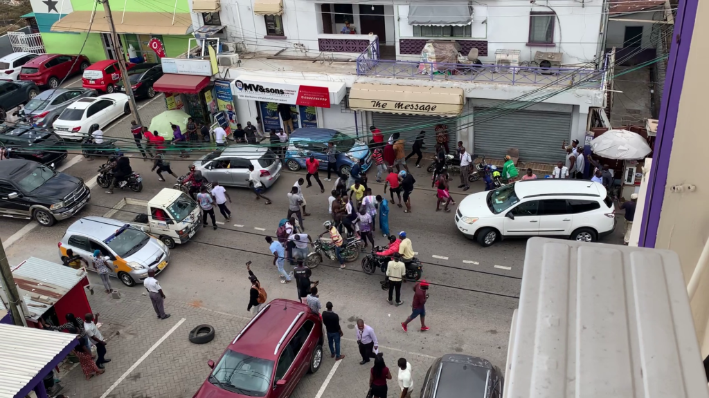Video: Shatta Wale sprays money on fans at Kokomlemle Video: Shatta Wale sprays money on fans at Kokomlemle