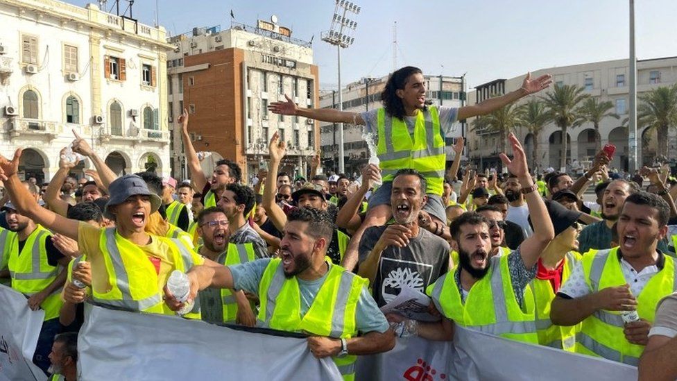 Libya protesters storm parliament, set part of building on fire