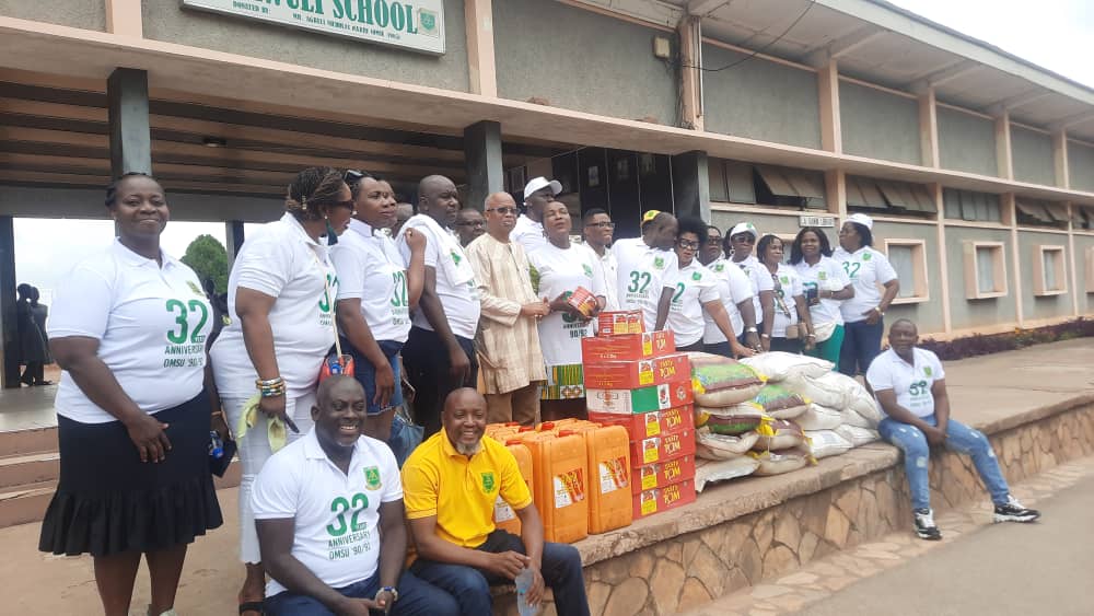 1990/92 Year Group of Mawuli School donates food items to alma mater